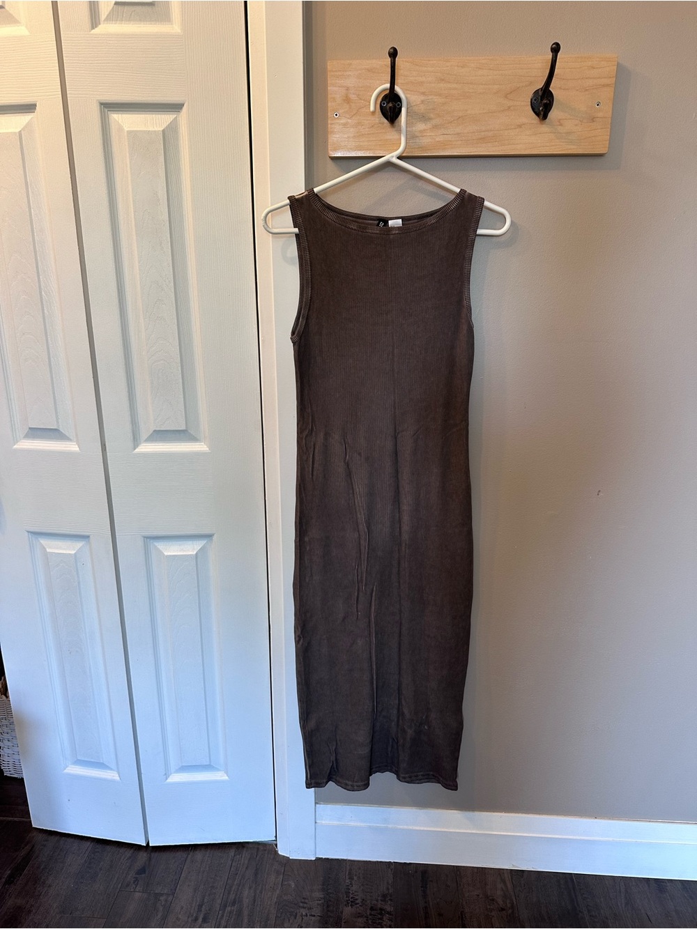 H&M Brown Sleeveless Ribbed Midi Dress